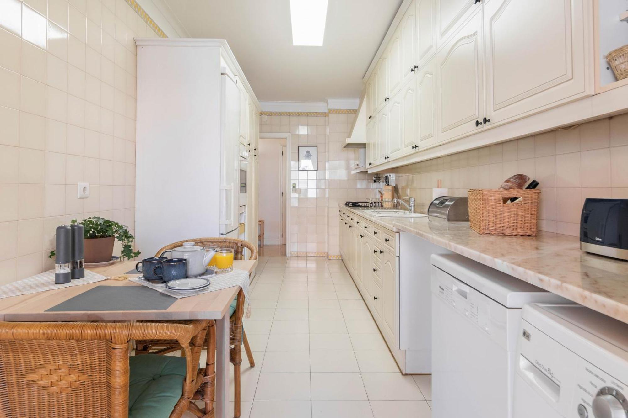Central Cascais Apartment With Private Parking Exterior photo